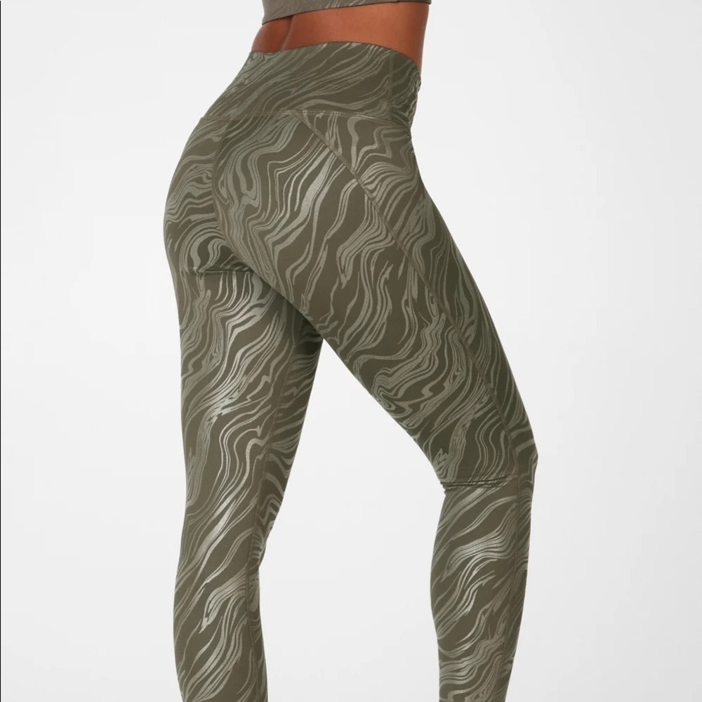 Liza Koshy collection High Waist 7/8 Powerhold Leggings in Marble Green